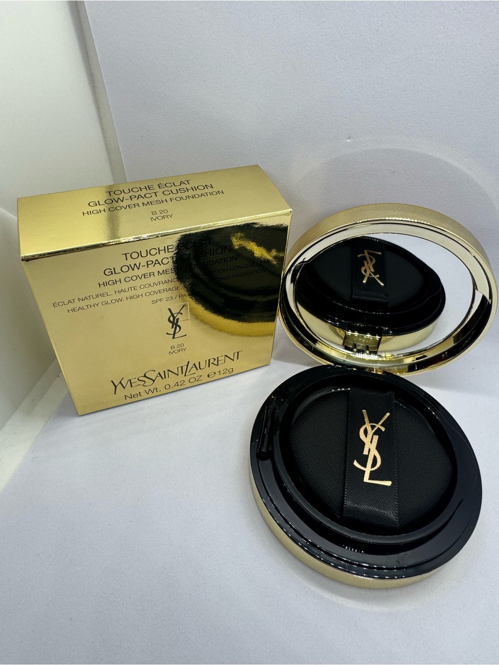 Yves Saint Laurent Quilted Pink & Gold Glow-Pact Cushion Compact - Picture 3 of 5